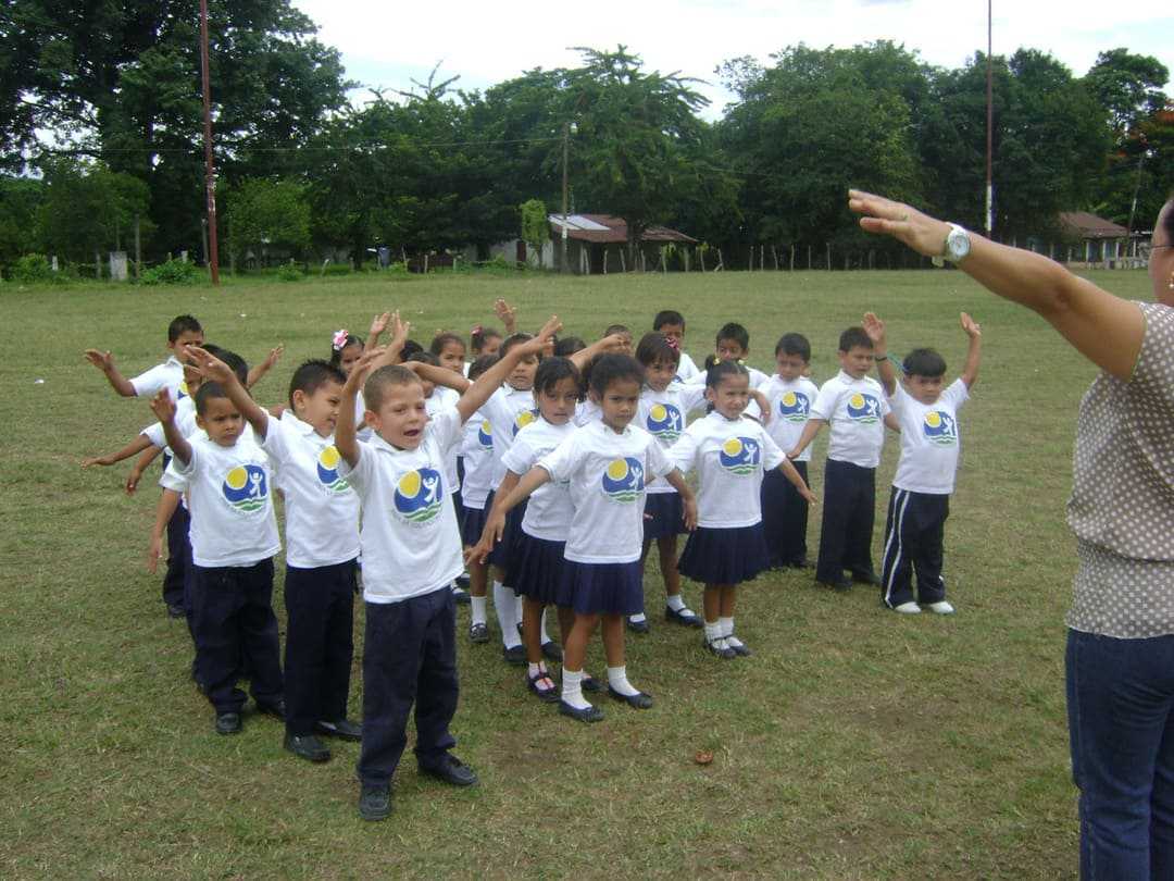 La Fundación Ficohsa impulsa la educación financiera en alianza con la Universidad José Cecilio del Valle